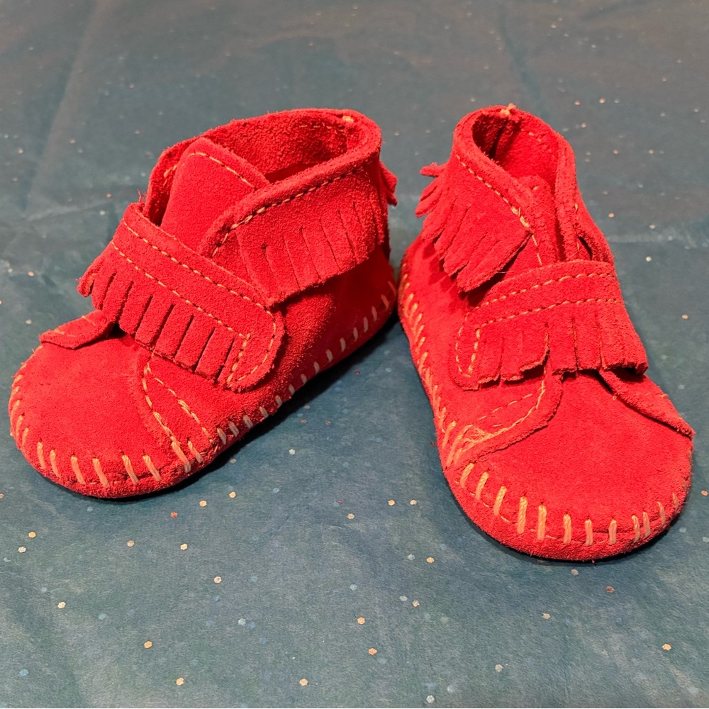 Minnetonka moccasins dark pink leather size 1 baby/toddler